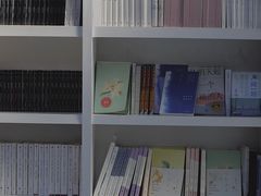 -钟书阁(松江泰晤士小镇店)