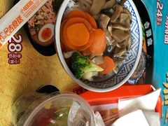 什锦蘑菇饭沙拉套-吉野家(秀谷店)