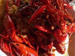 特色蒜香龙虾-虾弄弄海派小龙虾·牛羊蝎子火锅