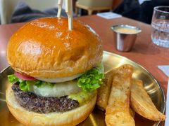 经典芝士牛肉堡-魏斯理汉堡(西安西咸吾悦广场店)
