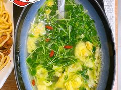 椒鸣金牌煎蛋豆苗汤-椒鸣椒麻小馆·新疆菜(五道口创始店)