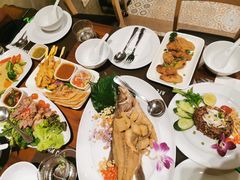 -Chom Cafe and Restaurant