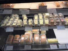 面包甜点陈列柜-红宝石·鲜奶小方·海派西点房(南丹店)