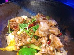 泥炉碳锅牛蛙-西街夜油条·麻团包乌饭