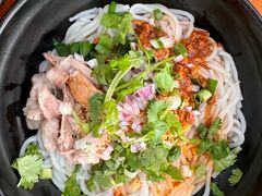 -鸿浩扒猪脚米线