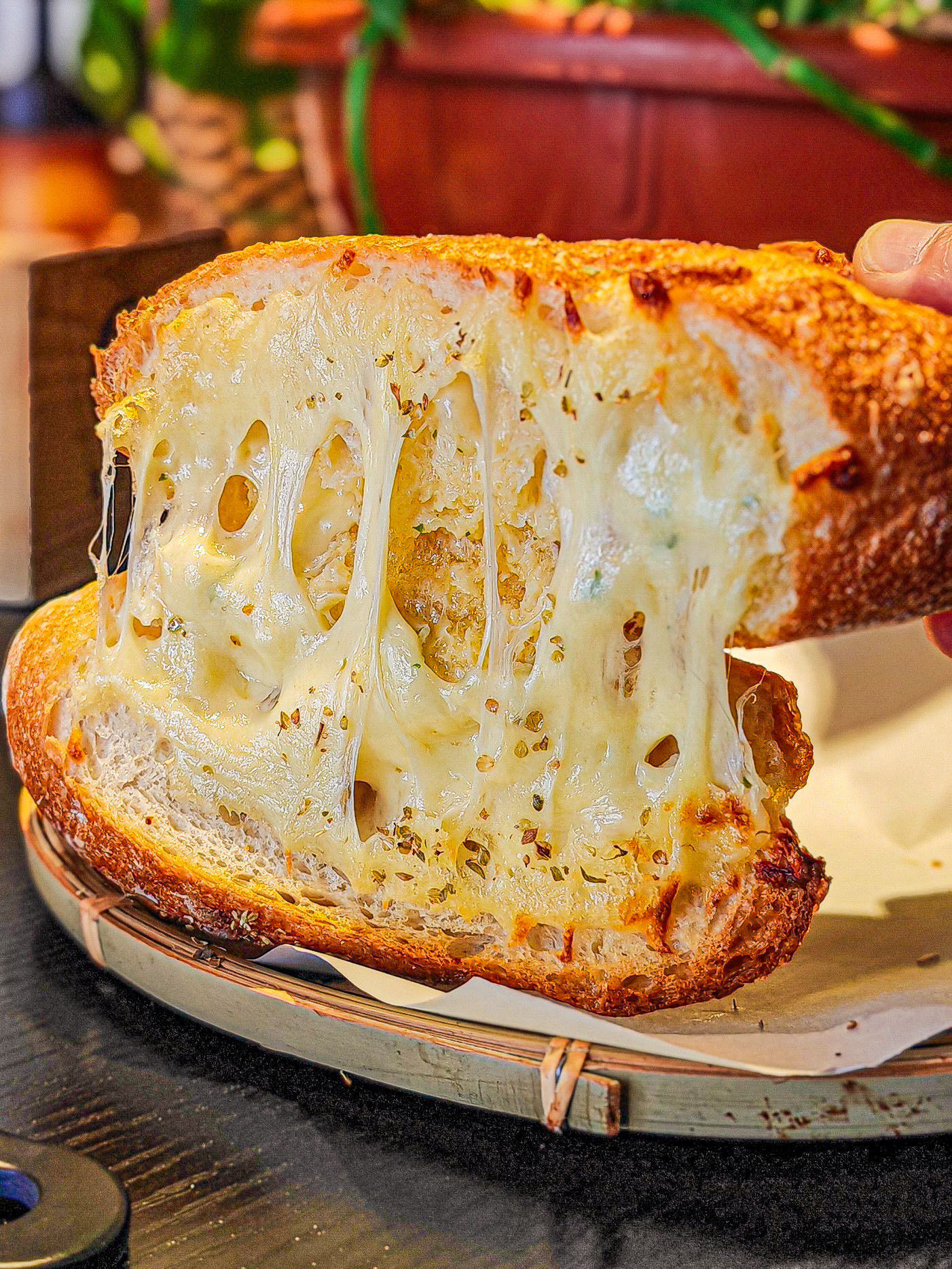 拉丝的芝士蒜香面包给我香迷糊了!