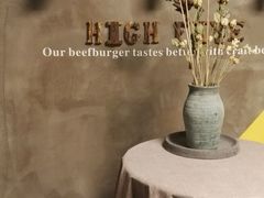 -HIGH FIVE哈福手工汉堡(桂林路店)