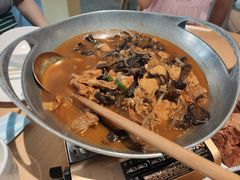 小鸡炖蘑菇-关东小磨东北菜(上海长风大悦城店)