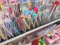-名创优品(北京新中关购物中心地铁层店)
