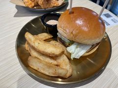 经典芝士牛肉堡-魏斯理汉堡(西安沣东吾悦店)