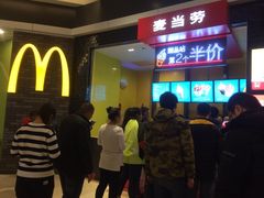 等位区-麦当劳(龙湖北京大兴天街店)
