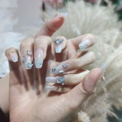 -花岐款式专研健康美甲沙龙