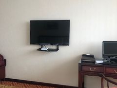 -乌兰湖畔草坪轻奢营地