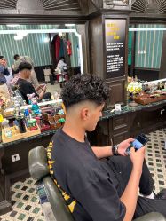 -海文先生国潮烫染男士理发馆
