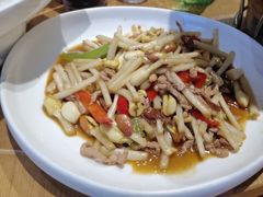 -头上红煨盐鸡·非遗院子餐厅