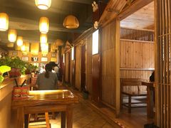 靠窗位-洛阳面馆(红专路店)