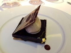 黑巧克力配焦糖饼干、肉桂冰激凌-AZUR聚(香格里拉饭店)