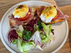 班尼迪克蛋-Common Table · Brunch & Coffee