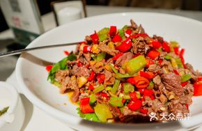 Stir-fried Xinhua Yellow Beef