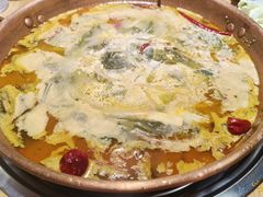 -洱火云南酸菜牛肉火锅(石景山当代商城店)