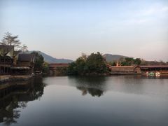 -绿光森林餐厅