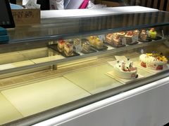 面包甜点陈列柜-大苹果面包生日蛋糕(明珠店)