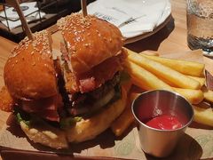 -三勾JJJ Burger&Coffee(梅溪湖店)