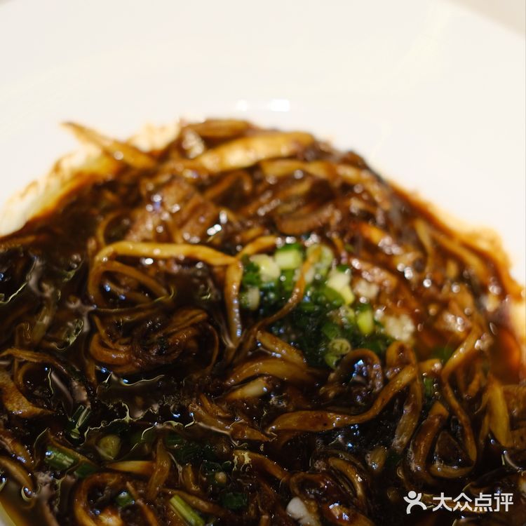 今日闪光灯下的亮仔♡