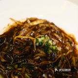 今日闪光灯下的亮仔♡