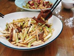韭黄炒牛柳-老磨油饼(高陵店)