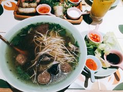 -越弥越南传统美食馆