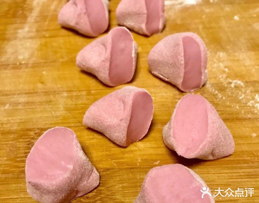 美味多姿如彩虹一般的彩色水饺
