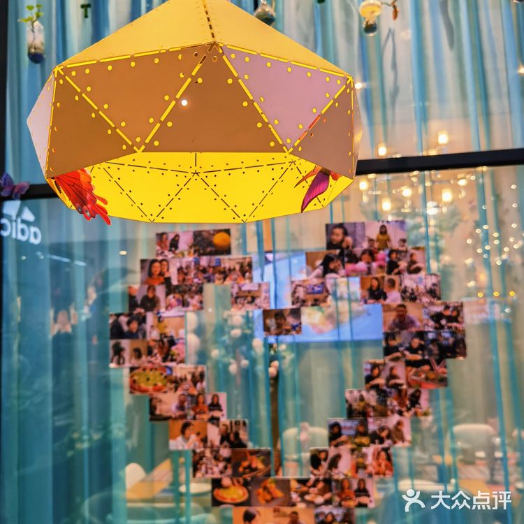 很有欢快气氛的一个餐厅～