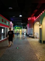 -成都星期8小镇(江宁南路店)