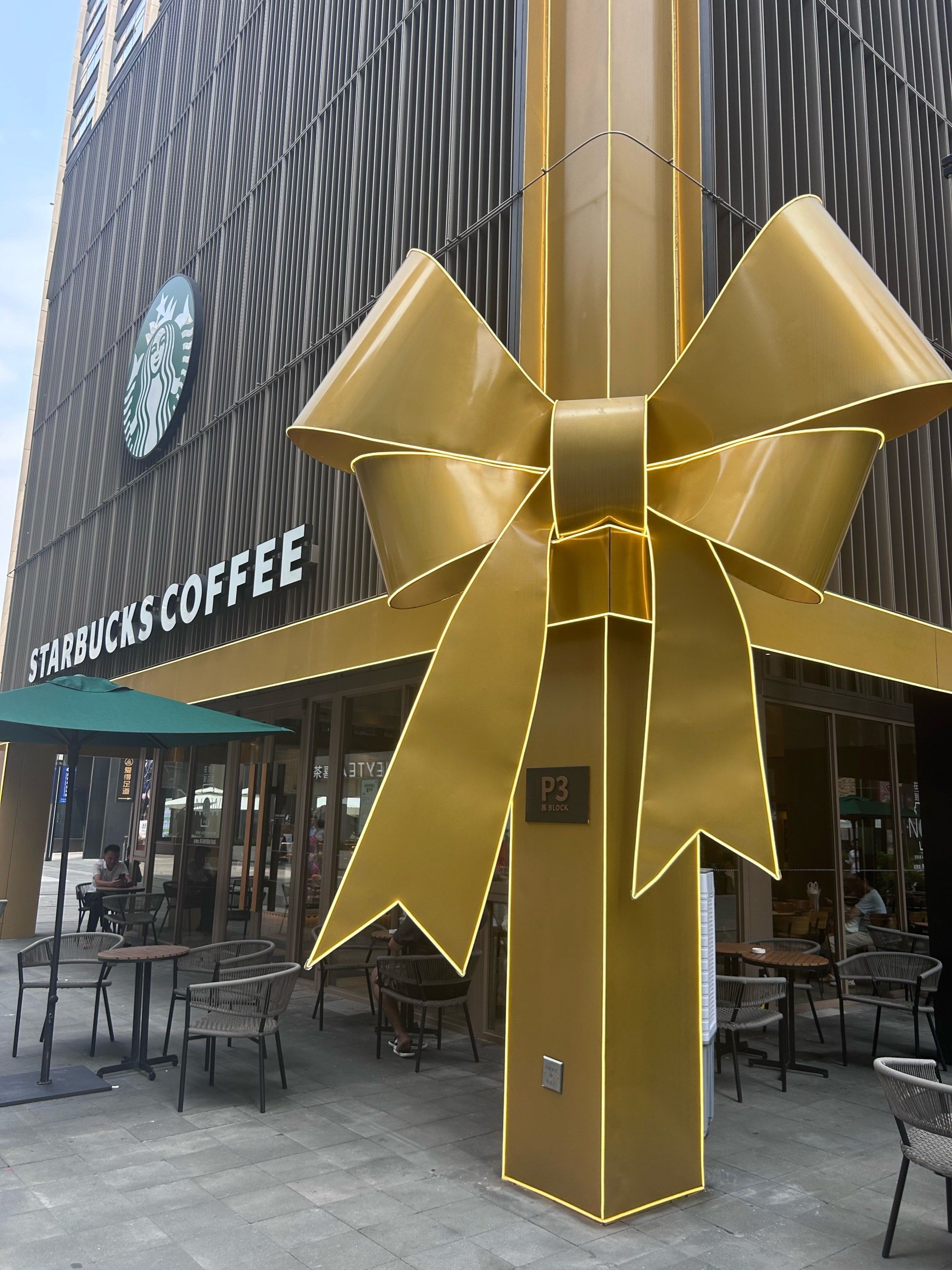 在国金!带蝴蝶结96的星巴克超有feel6015