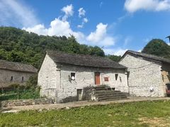 -高荡千年布依古寨旅游景区