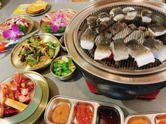 -围炉肉舍丹东海鲜烤肉·烤活鳗(步行街店)