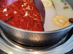 麻辣鸳鸯锅底-江小渔鲜鱼火锅(西二道街店)