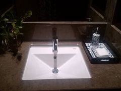 洗漱台-八府香鸭·啫啫煲(华山路店)