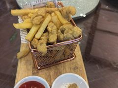 炸酥肉和小薯条-熙春园餐厅