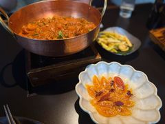 铜锅油焖鸡-Ameigo梅果·云贵川bistro(长宁来福士店)