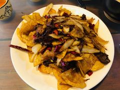 干烧土豆牛肉-老街坊餐吧