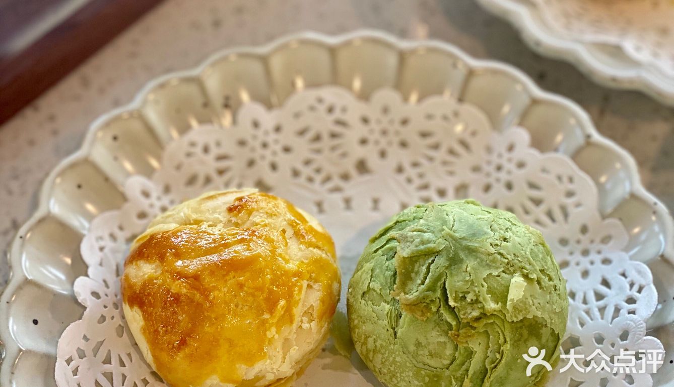 滨江边的国风咖啡店