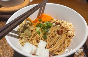 Snowflake Pork Sauce Noodles