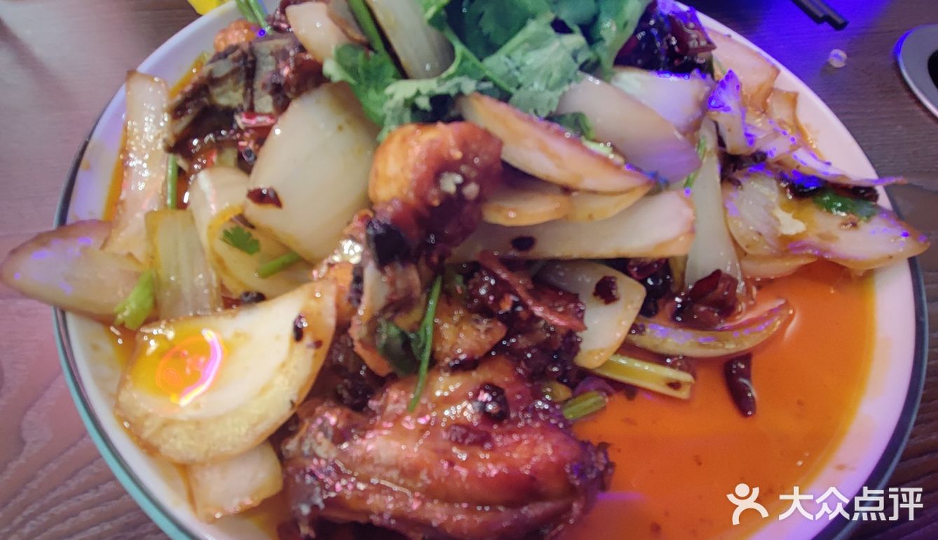 高沙这边超赞的一家烧烤店 「辣炒鸡架」鸡架炒的很香
