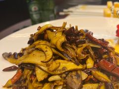 -蔼若春.传承三十年云南菜(金碧公园店)