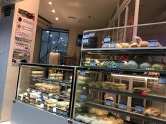 面包甜点陈列柜-白玉兰食品(汇联商厦店)