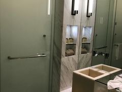 -上海滴水湖皇冠假日酒店