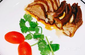 Braised Goose Liver and Goose Feet Duo