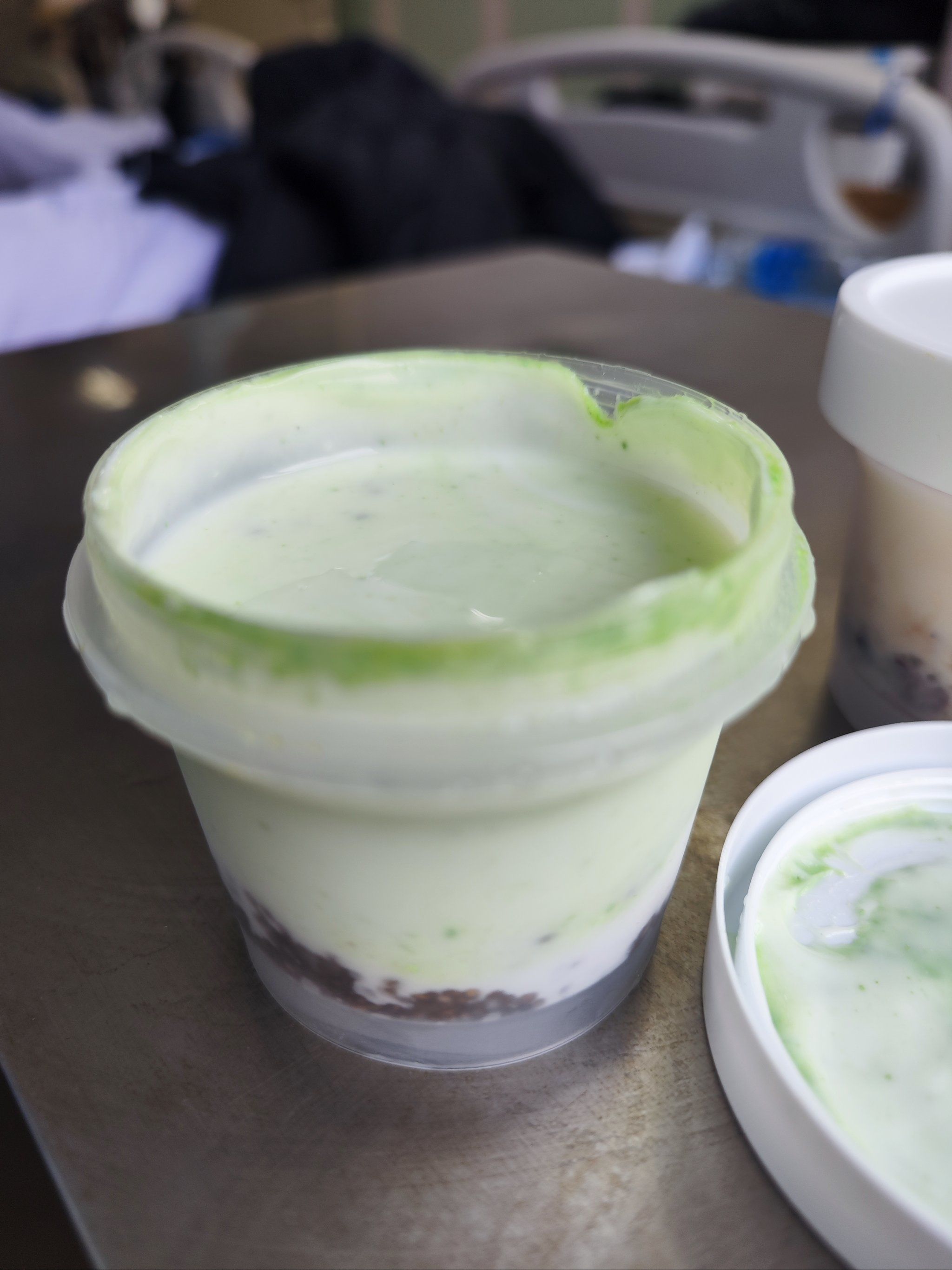 外卖定的牛油果酸奶